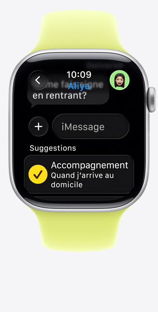 Apple Watch Series 11, boîtier en aluminium, argent, suggestion de la fonctionnalité Accompagnement dans iMessage, bracelet sport, jaune fluo