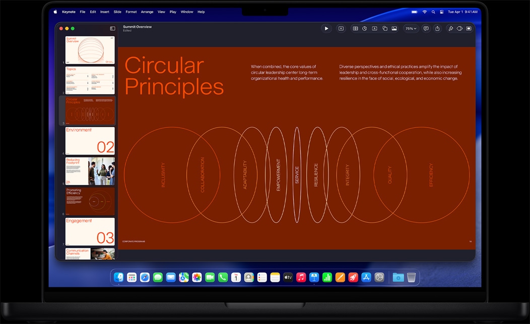 Egy MacBook Pro képernyőjén egy üzleti csúcstalálkozóra készülő Keynote-prezentáció látható