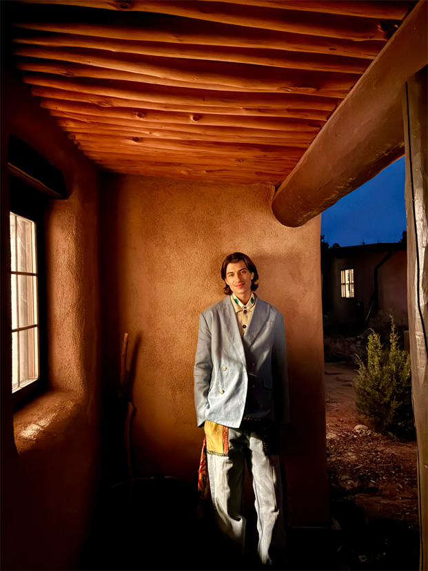 Photo d’une personne prise avec la fonctionnalité mode Nuit de la caméra.